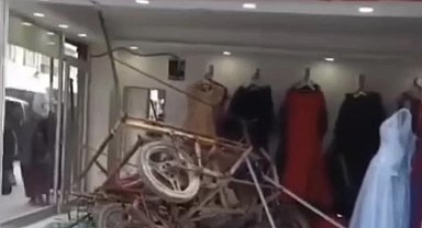 Motosikletiyle gelinlik dükkanına daldı