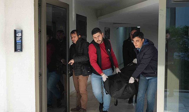 Müdür yardımcısı boğazı bıçakla kesilmiş halde bulundu