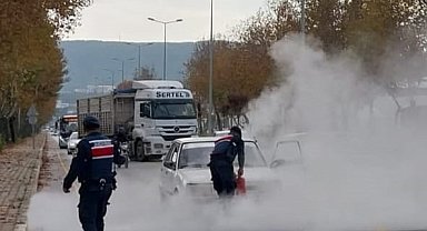 Muğla'da yanan araca jandarma müdahalesi