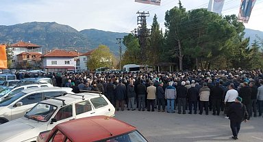 Muğla'daki motosiklet kazasında ölen esnaf son yolculuğuna uğurlandı