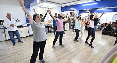 Muratpaşa'da 60 yaş üzerine modern dans eğitimi