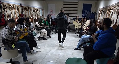 Muş'ta gitar kursuna yoğun ilgi