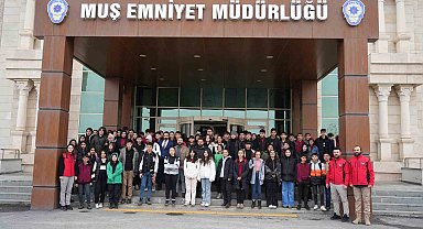 Muş'ta öğrencilerin konser ve sinema keyfi