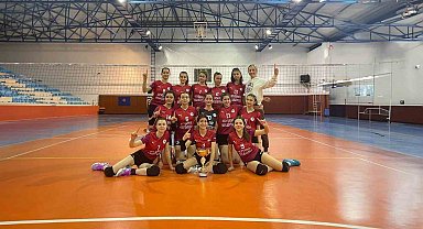 Nevşehir Belediyesi Gençlik ve Spor Kulübü Yıldız Kız Voleybol Takımı namağlup şampiyon