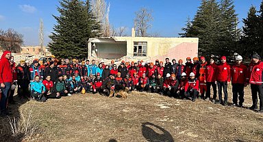 Niğde'de gerçeğini aratmayan deprem tatbikatı