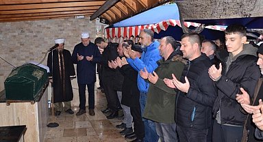 Nijerya'da yakalandığı sıtma hastalığı sebebiyle hayatını kaybeden Kocaelispor Asbaşkanı toprağa verildi