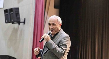 Nurullah Genç şiirleriyle gönüllere dokundu