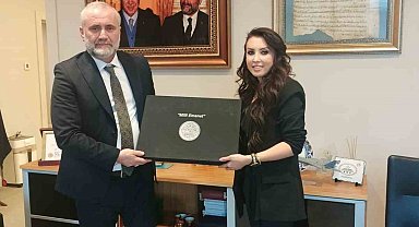Nutuk'un Yalova'da basılan 100.yıl özel serisi Cumhurbaşkanı Erdoğan'a verildi