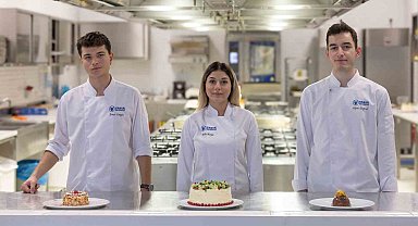Öğrenci tasarımı yılbaşı pastası
