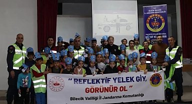 Öğrenciler, Jandarma ekipleri tarafından bilgilendiriliyor