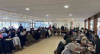 Öğrencilerin yanında olduğunu belirtti