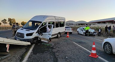Öğretmenleri taşıyan servis minibüsü kaza yaptı: 15 yaralı