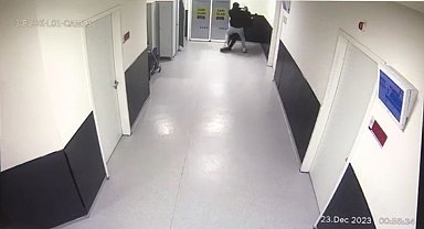 Okmeydanı Şehir Hastanesinde doktora yumruklu saldırı kamerada: Kızın saçına dokundu iddiası ortalığı karıştırdı