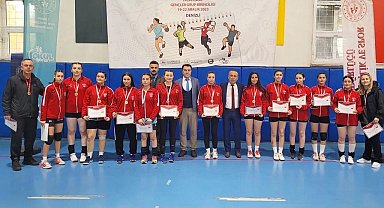 Okul sporları hentbolda yarı finalistler belli oldu