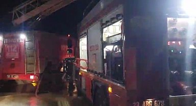 Okulda müdür odası yandı