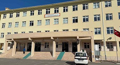 Okuldan izinsiz çıkmak isteyen öğrenci yüksekten düşerek yaralandı