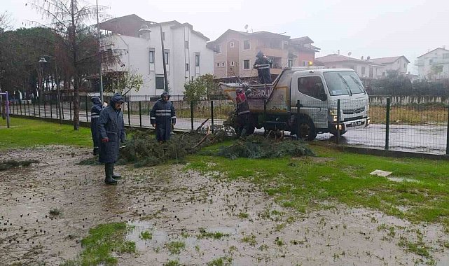 Ordu'da fırtına 12 çatıyı uçurdu