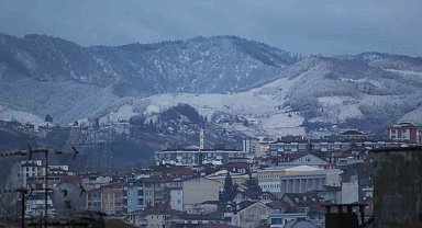 Ordu'nun yüksek kesimlerinde kar yağışı etkili oldu