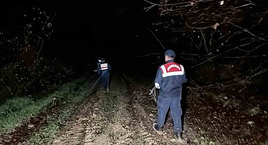 Ormanda mahsur kalan 2 genci jandarma kurtardı