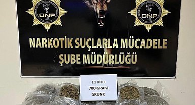 Osmaniye'de canlı tavuk taşıyan araçta 11 kilo 700 gram uyuşturucu ele geçirildi