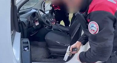 Osmaniye'de durdurulan otomobilde ruhsatsız silah ele geçirildi