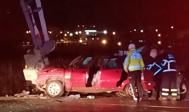 Otomobil, hemzemin geçitteki bariyerlere çarptı; 1 yaralı
