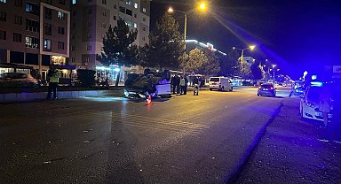 Otomobil ile kamyonet çarpıştı 3 yaralı