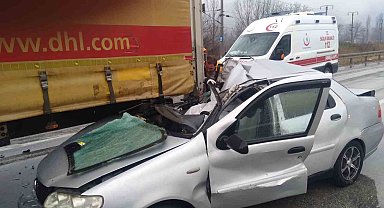 Otomobil tıra arkadan çarptı; 1 kişi öldü, 1 kişi yaralandı