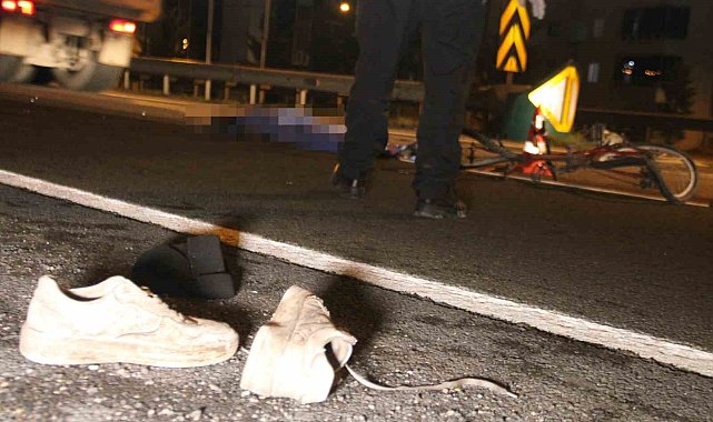 Otomobilin çarptığı bisikletli hayatını kaybetti