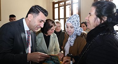 Özel bireyler hediyelerle valiliğe gitti