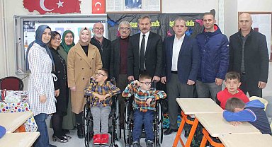 Özel öğrencilere tekerlekli sandalye desteği