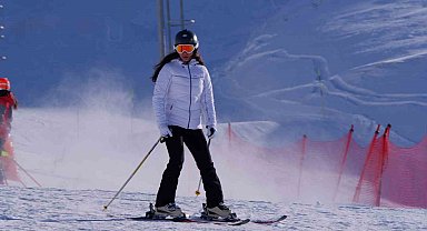 Palandöken'de karla gelen kayak keyfi