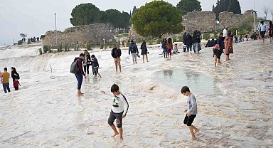 Pamukkale yılın son gününde yine göz kamaştırıyor