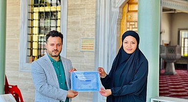 Papazın kızı Auburn Gelibolu Camii'nde Müslüman oldu