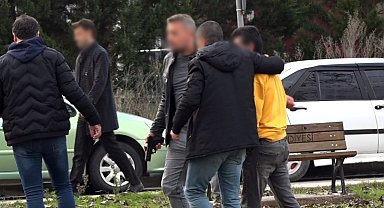 Parkın ortasında eski eşini silahla rehin almıştı, tutuklandı