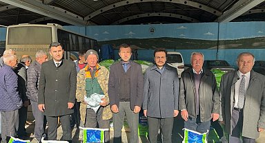 Pazarlar'da 350 çiftçiye 3 bin 750 kilo bordo bulamacı dağıtıldı