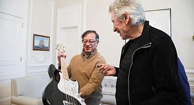 Pink Floyd'un solisti Waters, Kolombiya Devlet Başkanı Petro ile "Filistin" bayrağı açtı