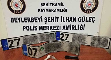 Plaka hırsızları kıskıvrak yakalandı