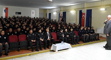 Polis adaylarına konferans verildi