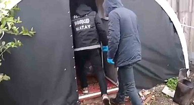 Polis ekipleri kilolarca uyuşturucuyu didik didik arayarak buldu