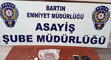 Polisi görünce ağzına bir madde atıp kaçtı, uyuşturucu kullanma aparatını kırarken yakalandı