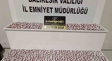 Polisin durdurduğu otomobil uyuşturucu deposu çıktı