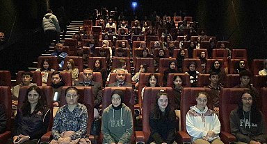 Polisten lise öğrencilerine Aybüke filmli eğitim