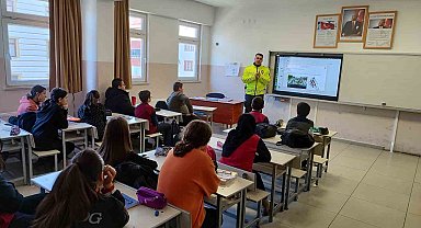 Polisten öğrencilere trafik eğitimi