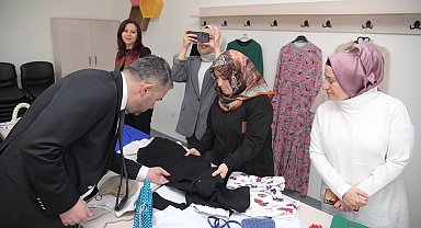 Pursaklar Belediye Başkanı Çetin, Altınova Hanım Evini ziyaret etti