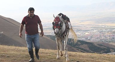 "Eski Çağ'dan Modern Çağ'a" atın kitabını yazdılar