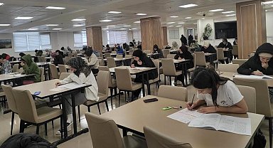 "Hadislerle O'nu Anlamak" konulu umre ödüllü Gençlik Bilgi Yarışması