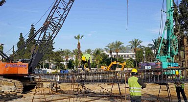 "Kuşadası'nın Kent Meydanı yükseliyor