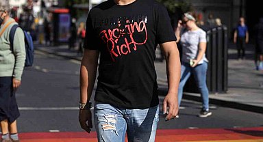"Ünlü lüks giyim markası moda dünyasında 5. yılını kutluyor"