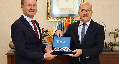 Rektör Baş, Rektör Zeybek ile bir araya geldi